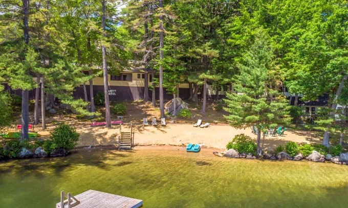 Holderness House | Waterfront 2 bedroom on Squam (Suite 12)
