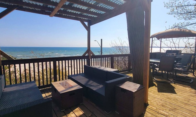 Crystal Beach House | Waterfront 2BR Loft w/Sunset View!