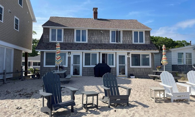 Old Lyme House | WATERFRONT 3-bedroom pet friendly BEACH house - Old Lyme - AC, WiFi, fireplace n