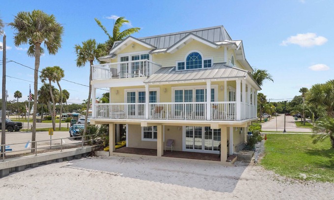 Sebastian House | Waterfront 3 Bedroom Home on the Indian River