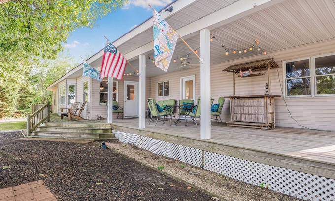 Wicomico Church House | Waterfront 4 Bed 3 Bath Sleeps 8 - Free River Cruise with Week Long Rental