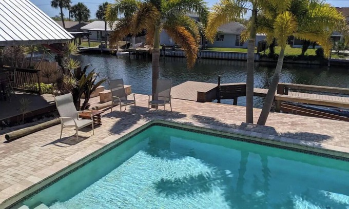 Hampton Homes House | Waterfront 4 bed 3 bath steam sauna pool tiki bar Heated Pool to 70 Hot Tub