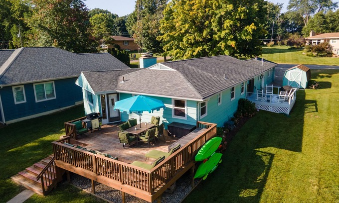 Paw Paw Lake House | Waterfront 4BR/2.5BA W/2 Large Decks | Haven K