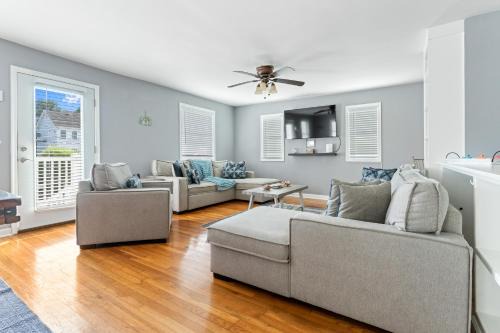 Berlin House | Waterfront 4BR w Dock & Kids Rec Room