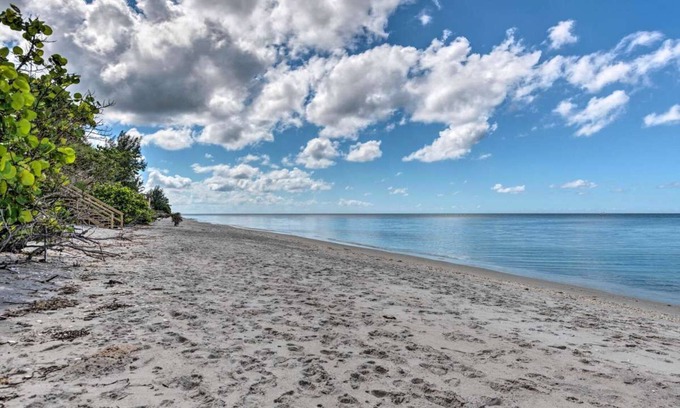 Englewood Apartment | Waterfront-5 Steps to Private Beach-1+ BR-Pets OK-Kayaks-SUPs-Best Sharkteeth