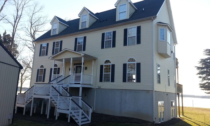 Coles Point House | Waterfront 6-bedroom house with WiFi, dock and 2 hours from NOVA/Richmond
