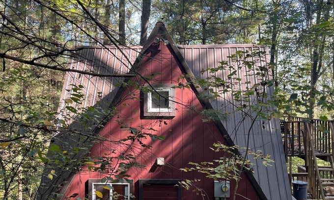 Rockbridge Cottage | Waterfront A Frame w/Private Dock, 2 Kayaks, 1 Canoe + Hot Tub!