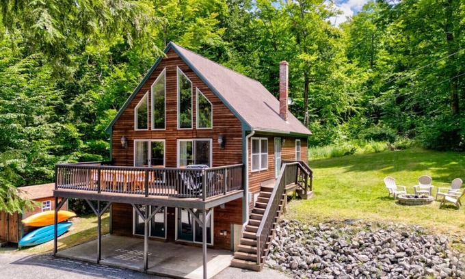 Gray Cabin | Waterfront Access with Kayaks, Private Deck and a Firepit