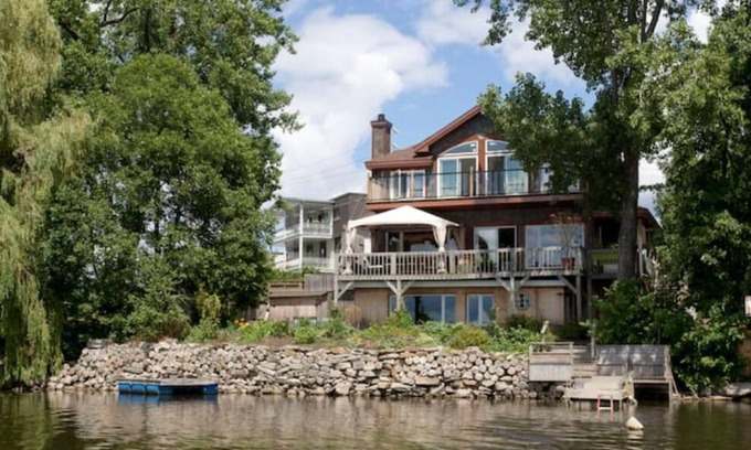 Pincourt Condo | Waterfront Apart 15 min Montreal Airport 300742