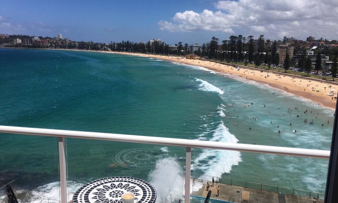 Queenscliff Apartment | Waterfront apartment with stunning views over Manly beach
