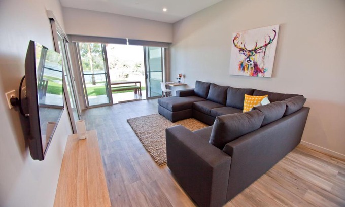 Miandetta Apartment | Waterfront Apartments