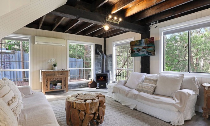 St. Georges Basin House | Waterfront Getaway, Pet Friendly – 1 Night Stays!