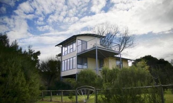Waratah House | Waterfront Beach House