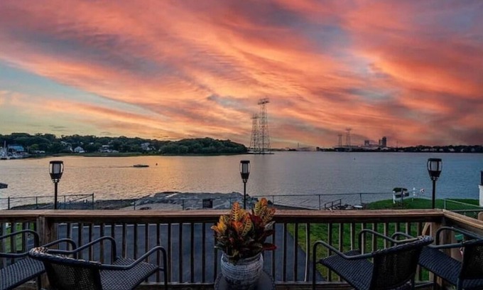 Weymouth House | Waterfront Beach Home With Attached In- Law Suite
