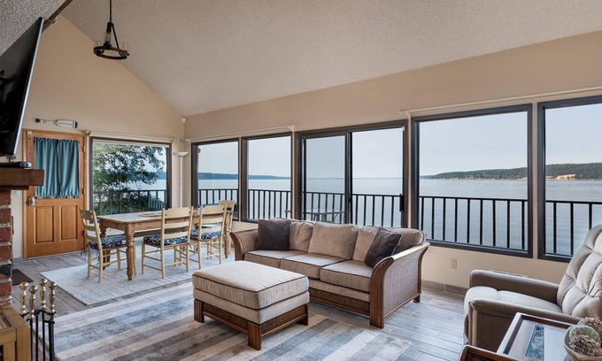 Langley House | Waterfront Beach House, Whidbey Island Langley