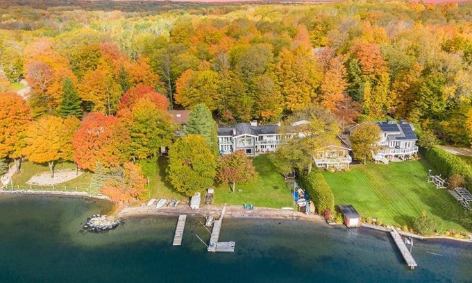 Penetanguishene House | Waterfront Beach Paradise Georgian Bay Sauna