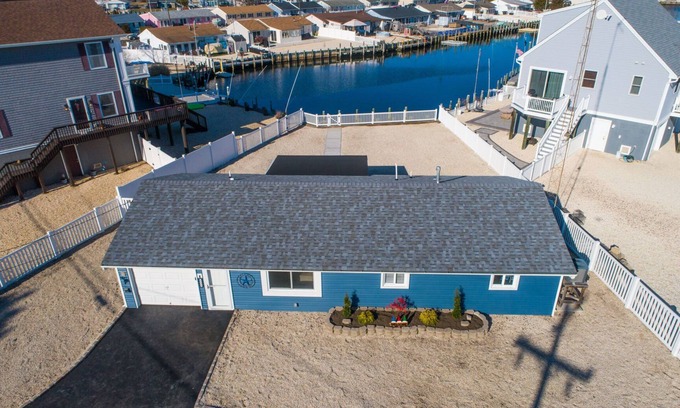 Pebble Beach House | Waterfront Beach House: Sleeps 6, 2 full bath