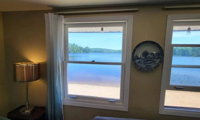 Dysart et al Cabin | Waterfront Beachfront cottage