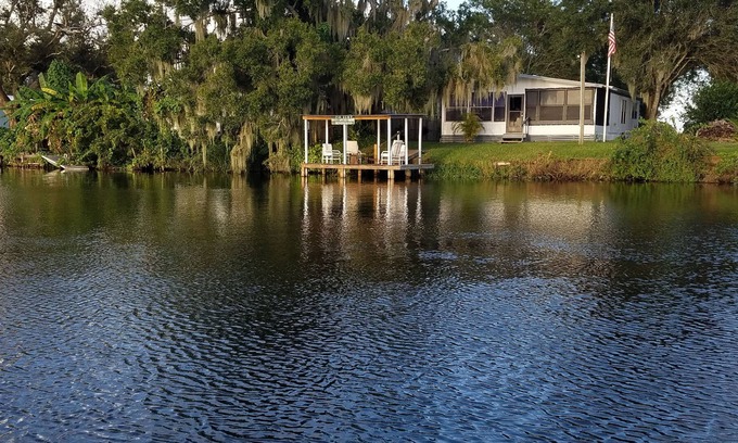 Okeechobee House | Waterfront Beauty