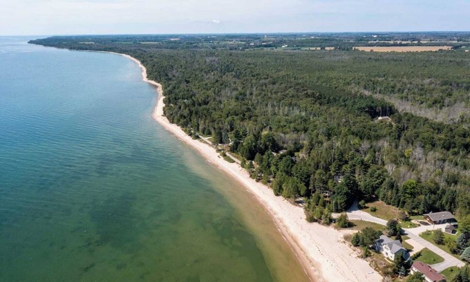 Sturgeon Bay House | Waterfront - Bee's Lake House