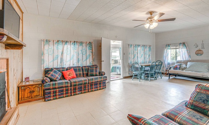 Maryneal Cottage | Waterfront Blackwell Cottage w/Patio & Fire Pit!