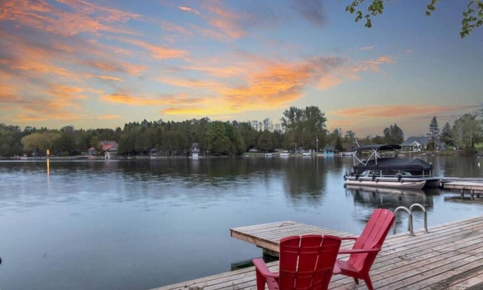Brockton Cottage | Waterfront Bliss: Firepit & BBQ Cottage R