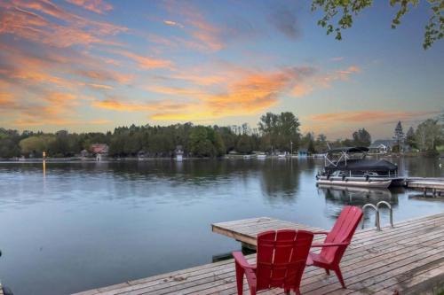 Brockton House | Waterfront Bliss Firepit and BBQ