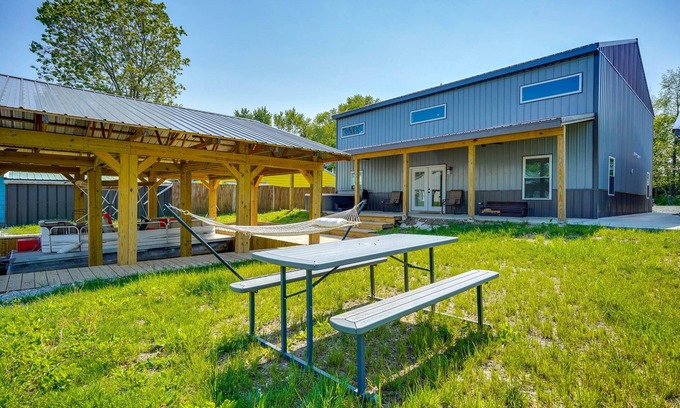 Nashport House | Waterfront Buckeye Lake Vacation Rental w/Hot Tub