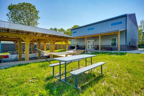 Nashport House | Waterfront Buckeye Lake Vacation Rental with Hot Tub