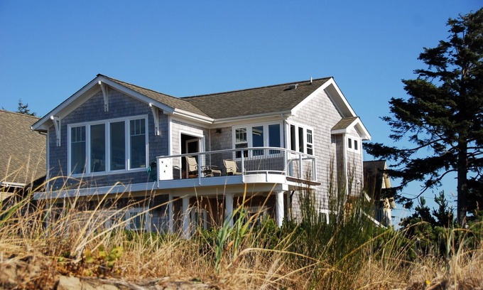 Lincoln City House | WATERFRONT BUNGALOW.VIEWS, VIEWS, VIEWS !