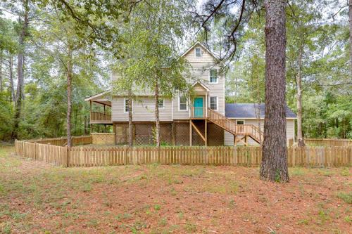 Burgaw House | Waterfront Burgaw Vacation Rental with Private Yard!