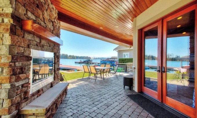 Bonney Lake Cabin | !Waterfront Cabana With Fireplace And Hot Tub!