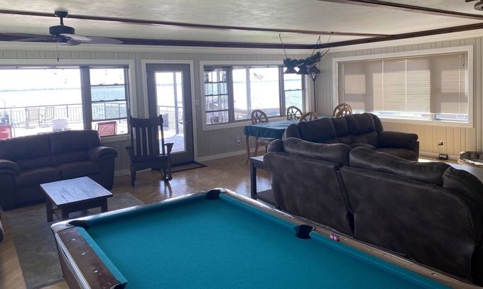 Winneconne Cottage | Waterfront Cabin Available for EAA