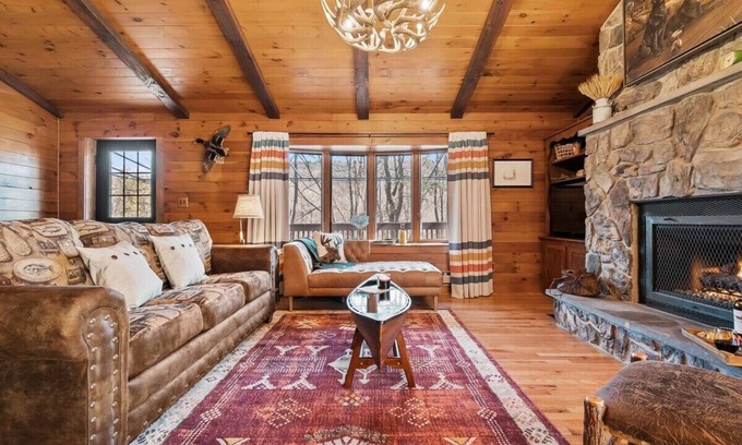 Tunkhannock Cabin | WaterFront Cabin Hot Tub Kayaks Fishing Game Consoles