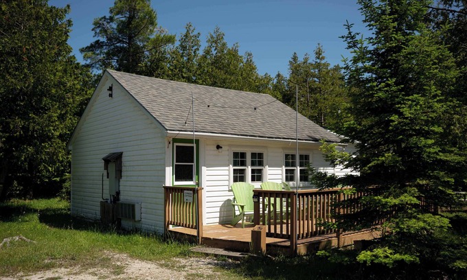 Tobermory Cabin | Waterfront Cabin | Lake Huron |10 Min to Tobermory