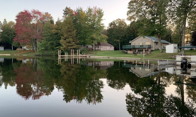 Munising Cabin | Waterfront cabin located 15 mi from Pictured Rocks and 10 mi from Munising.
