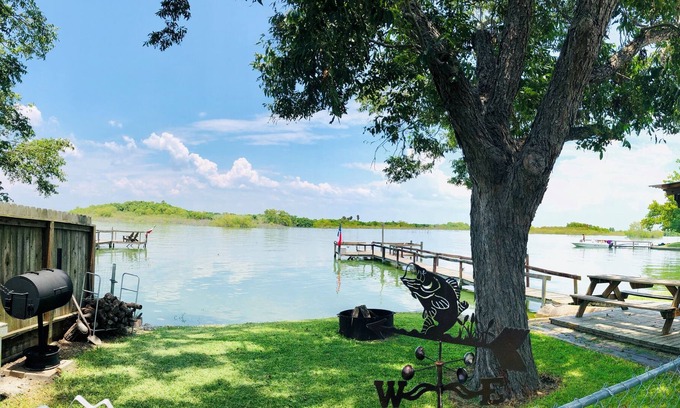 Lake City House | Waterfront Cabin near Lake Corpus Christi State Park