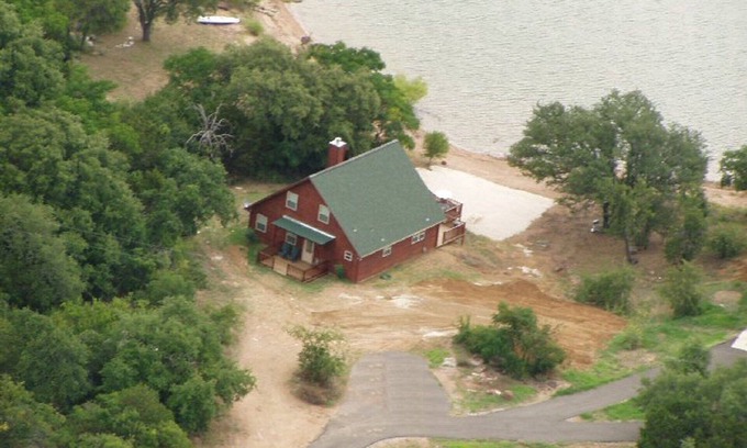 Buchanan Dam House | Waterfront Cabin on Lake Buchanan