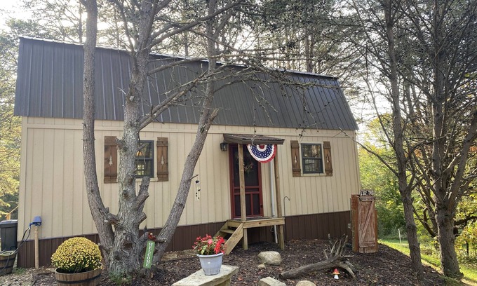 Carbon Hill Cabin | Waterfront Cabin Retreat