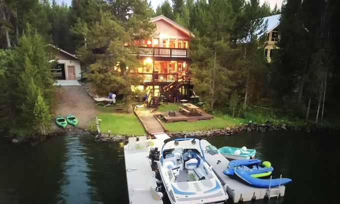 Island Park Cabin | Waterfront Cabin With Beautiful View Of Mt. Sawtelle & close to Yellowstone Park