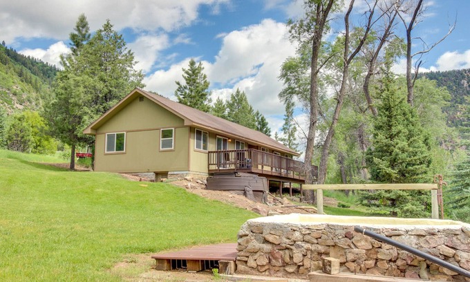 Carbondale Cabin | Waterfront cabins next to nature preserve - private hot tub & river views