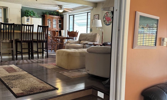 Indian Harbor Estates House | Waterfront Canal Cottage -Fisherman's Paradise w/25 ft dock