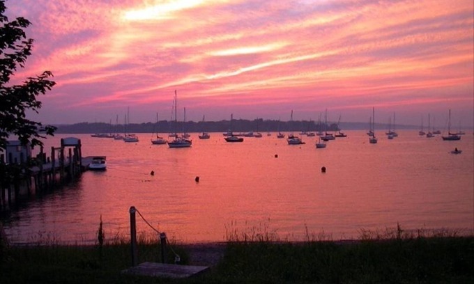 West Ferry House | Waterfront Cape, Beautiful Sunsets, Private Beach. The perfect winter rental.