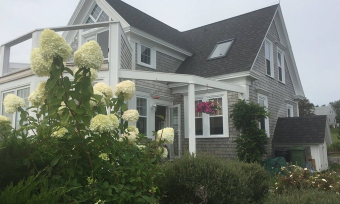Kingsburg House | Waterfront cape walk to two long, sandy beaches in pastoral seaside settlement