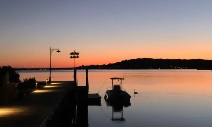 Rumson Cottage | Waterfront carriage house Navesink - Sandy Hook Beach - Hartshorne Woods
