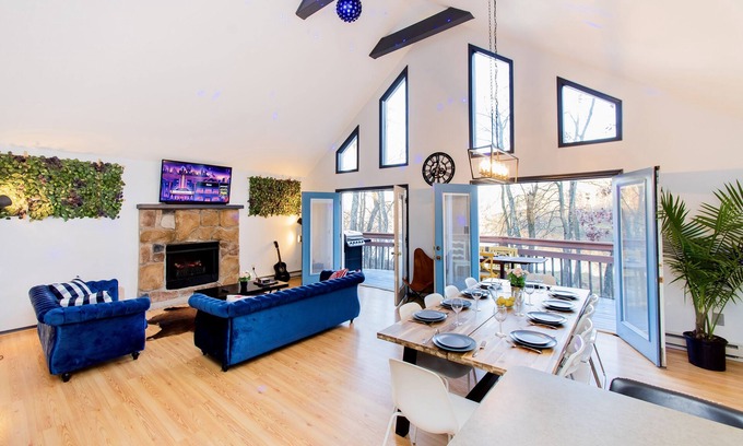 East Stroudsburg Villa | Waterfront Chalet W hot-tub & Pool by RedAwning