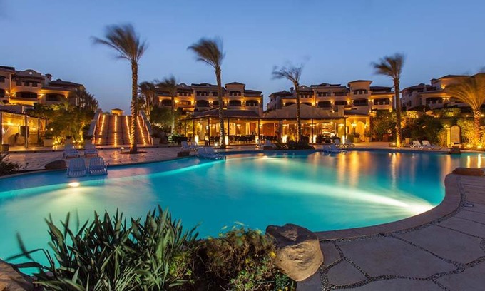 Zafarana Apartment | Waterfront Chalet at Luxurious Compound “ family only “