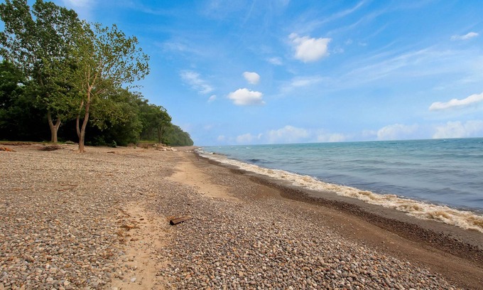 Lowbanks Cottage | Waterfront Charmer - Close to Long Beach Conservation Area