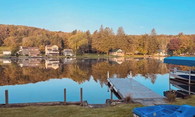 Montrose Cottage | Waterfront Charming 4-bedroom cottage with WiFi, AC in Montrose