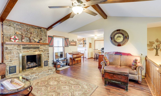 Cherokee Village House | Waterfront Cherokee Village Home w/Private Dock!